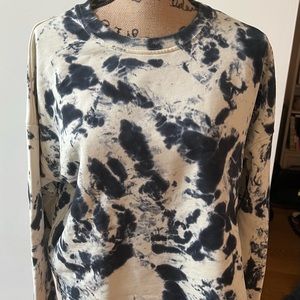 Really cute sweatshirt! Never worn